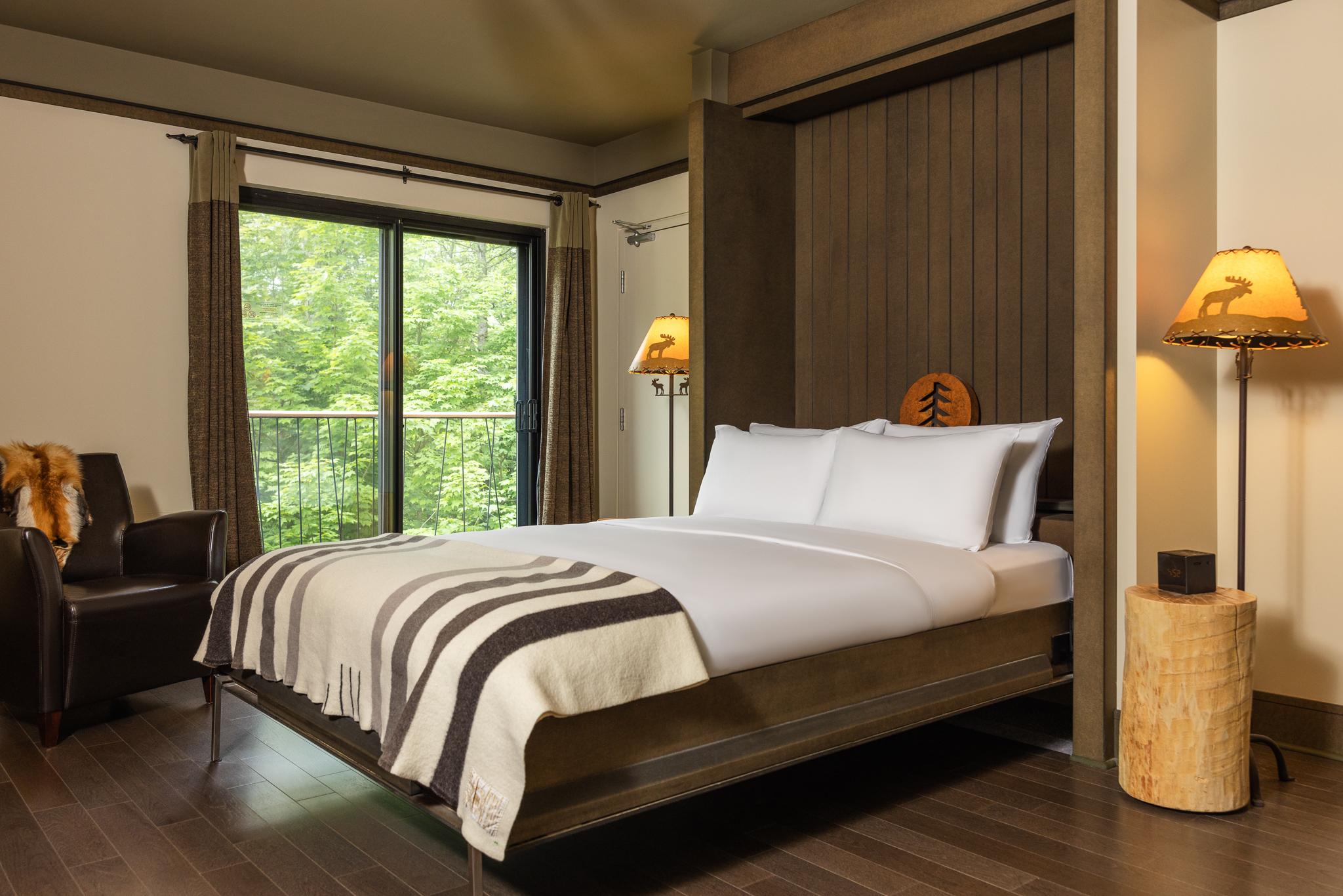 Comfort Room - Retractable Queen bed (6)